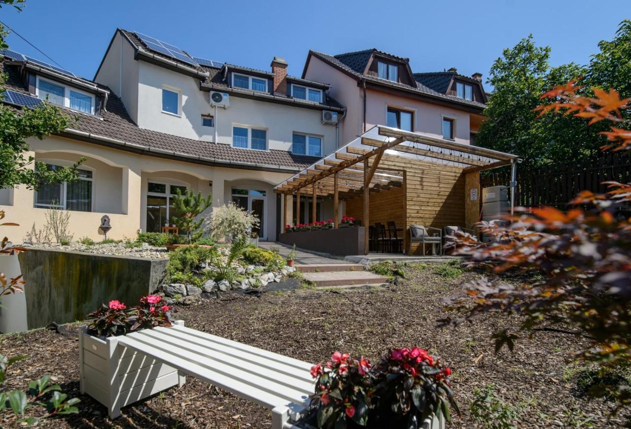 Illaberek Panzio Hotel Eger Buitenkant foto