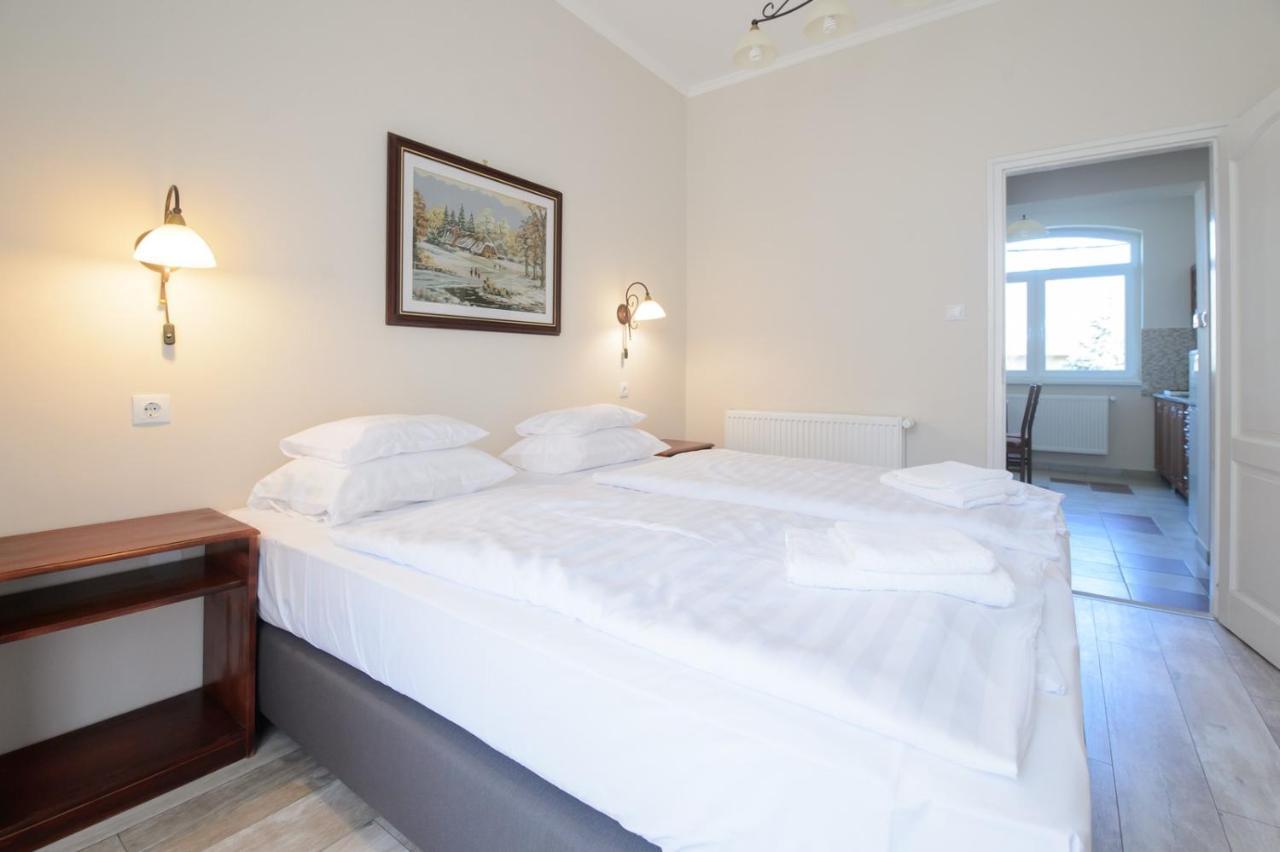 Illaberek Panzio Hotel Eger Buitenkant foto