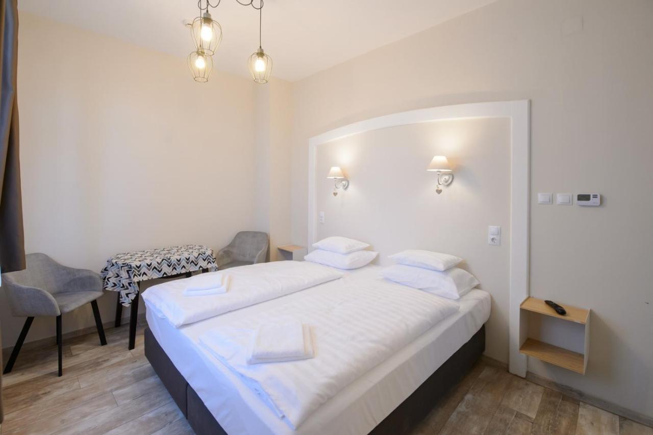 Illaberek Panzio Hotel Eger Buitenkant foto