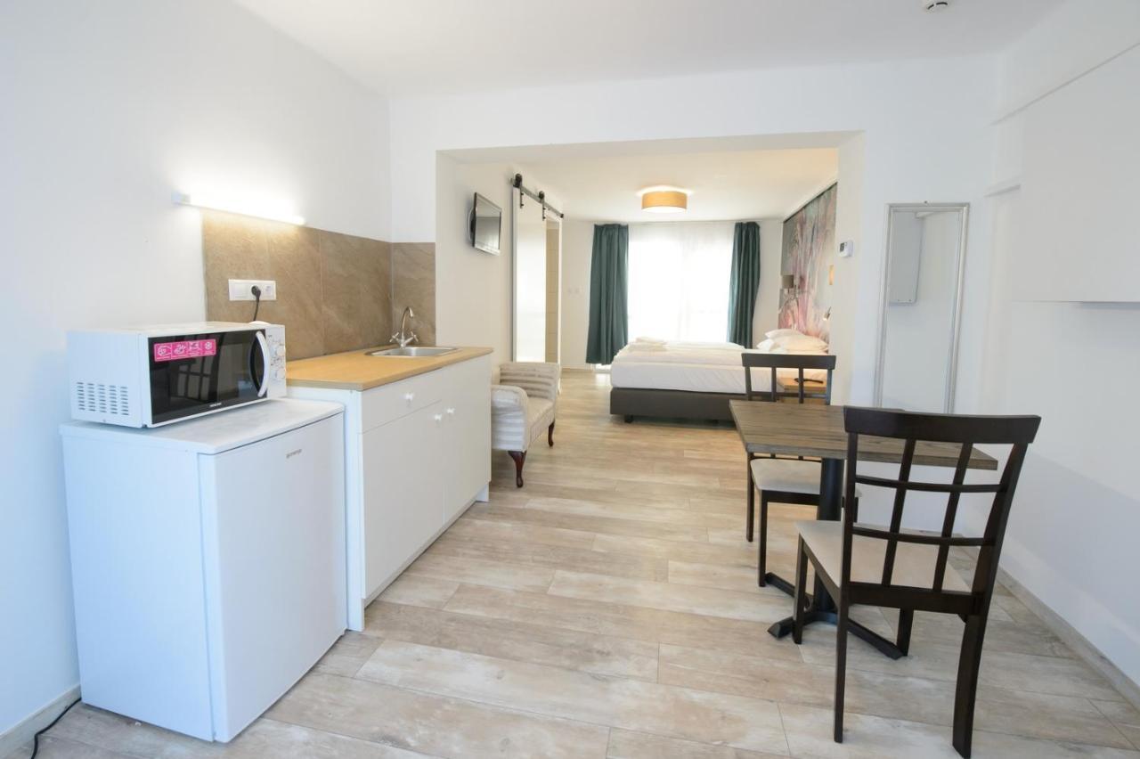 Illaberek Panzio Hotel Eger Buitenkant foto