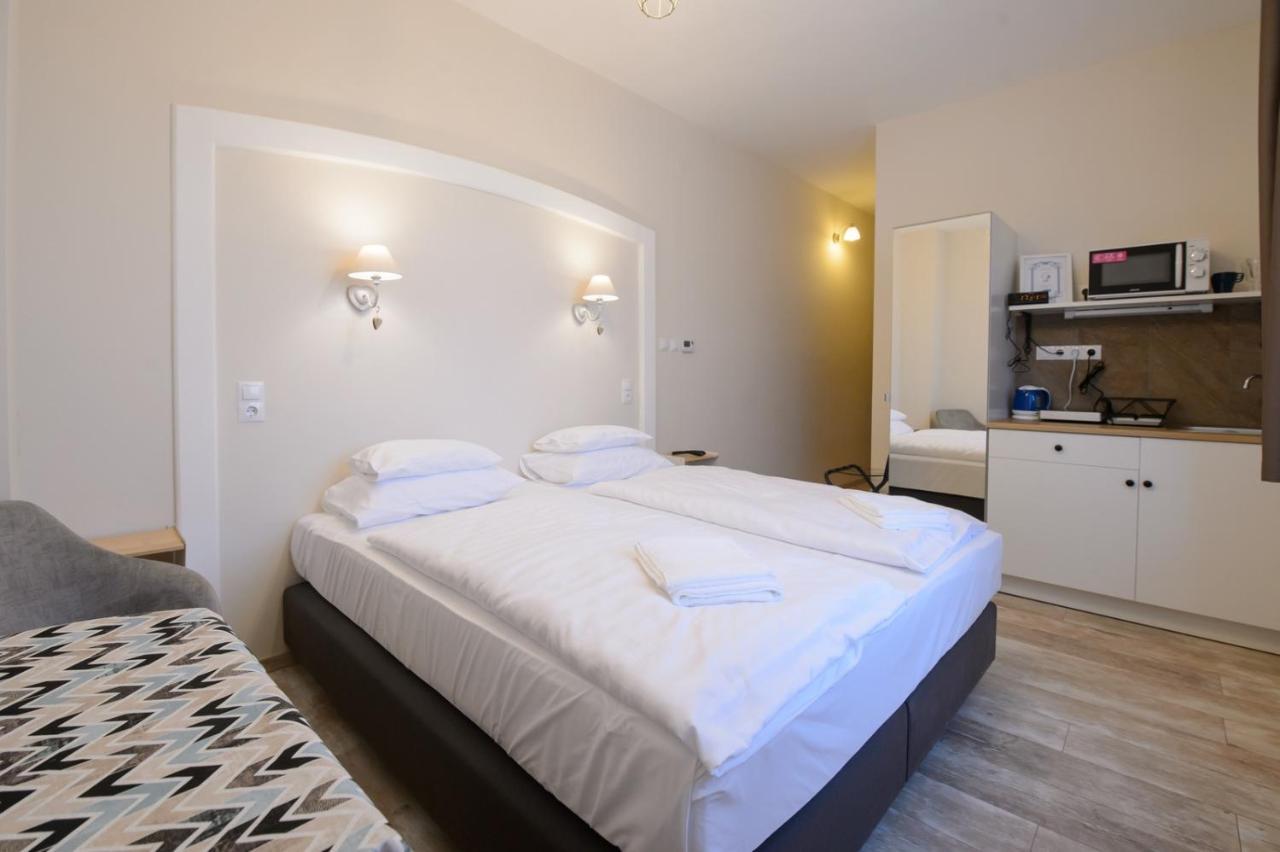 Illaberek Panzio Hotel Eger Buitenkant foto