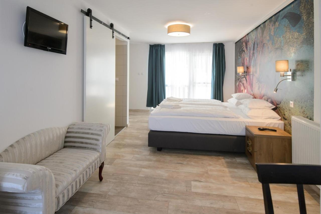 Illaberek Panzio Hotel Eger Buitenkant foto