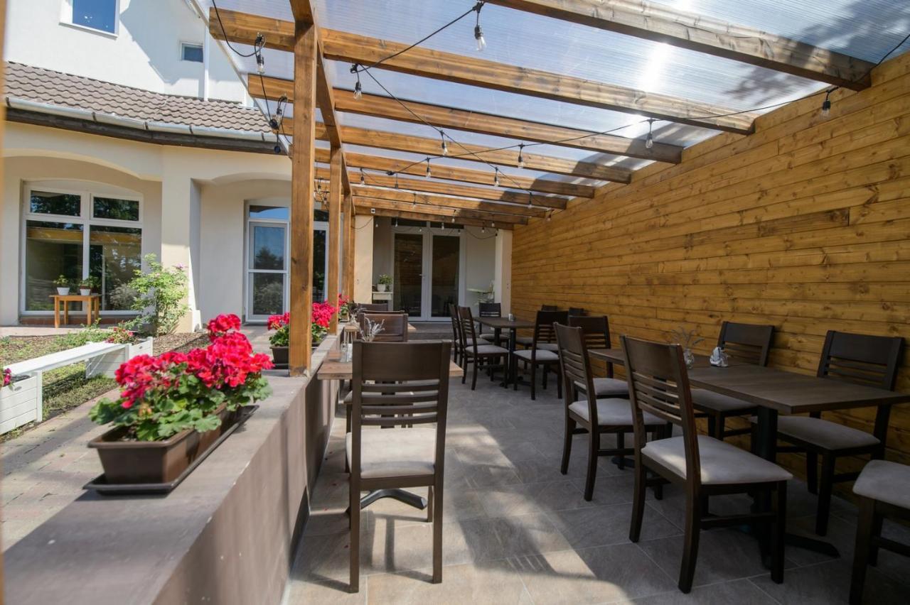 Illaberek Panzio Hotel Eger Buitenkant foto