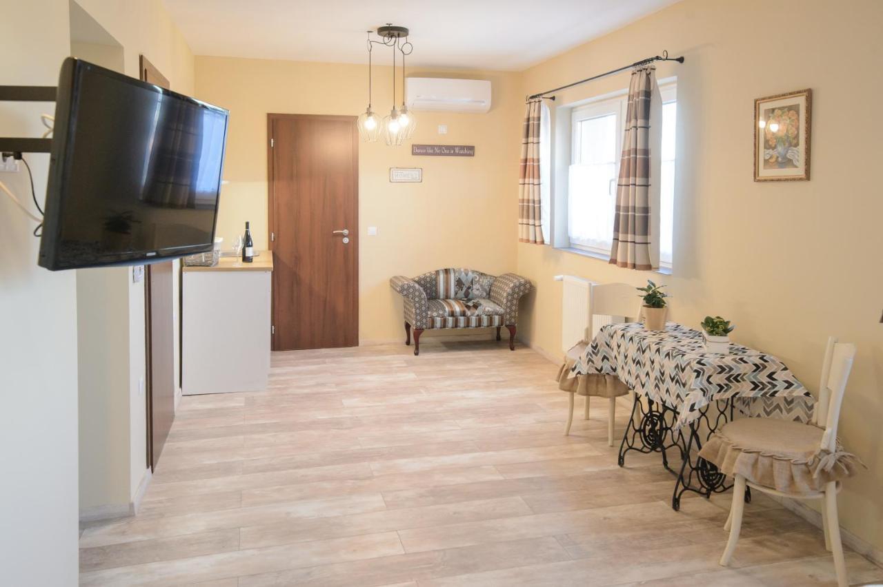 Illaberek Panzio Hotel Eger Buitenkant foto