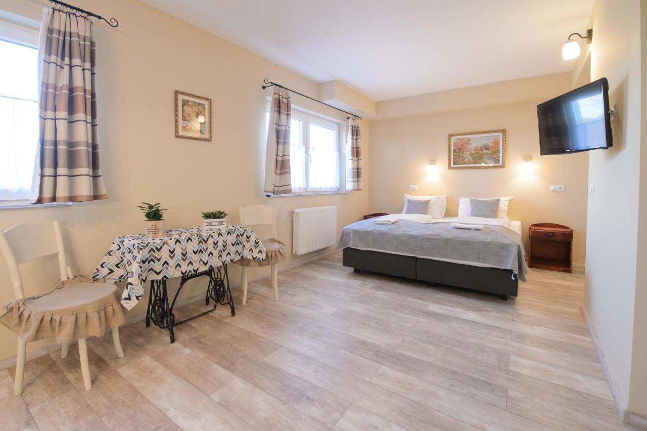 Illaberek Panzio Hotel Eger Buitenkant foto