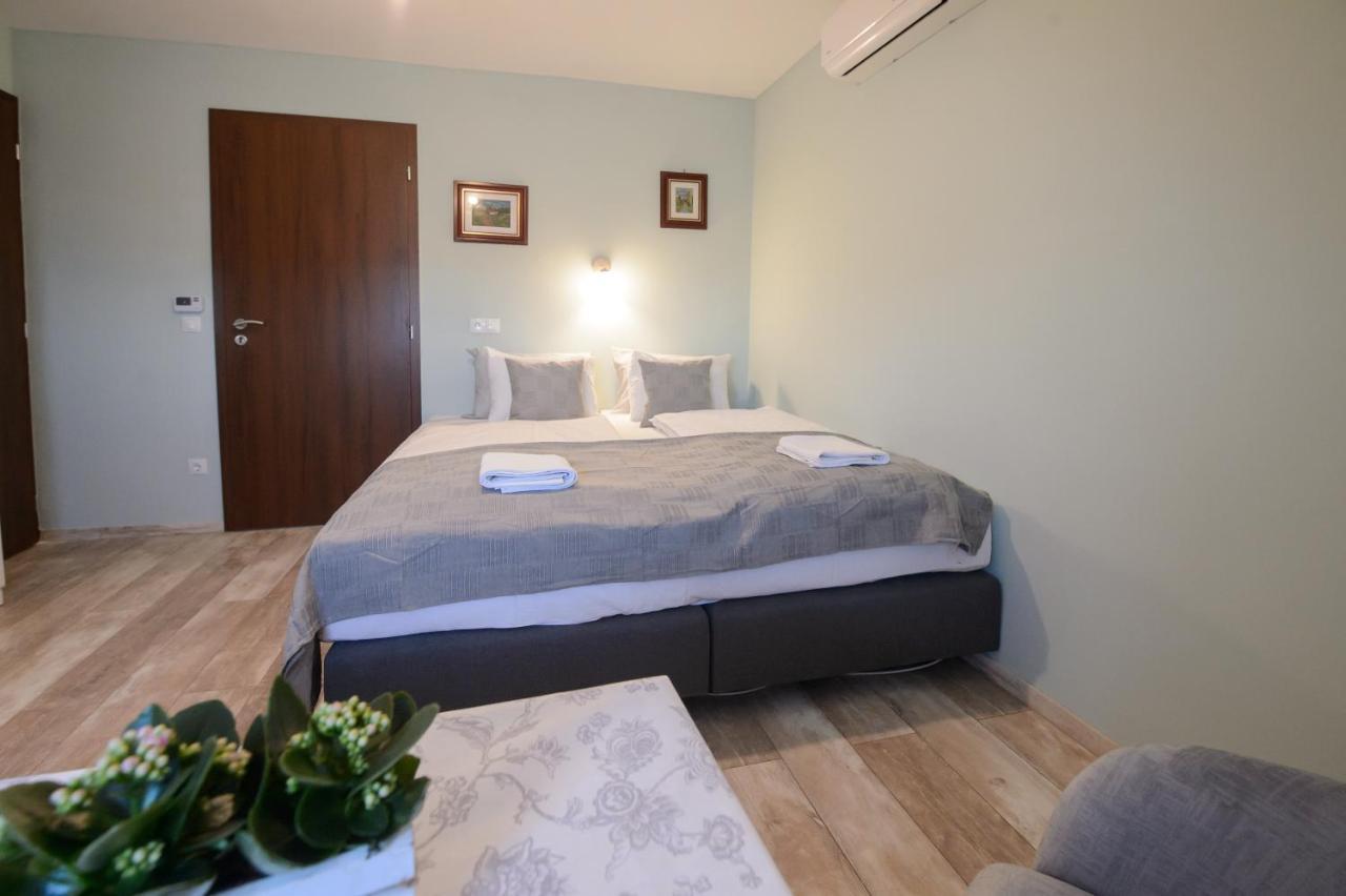 Illaberek Panzio Hotel Eger Buitenkant foto