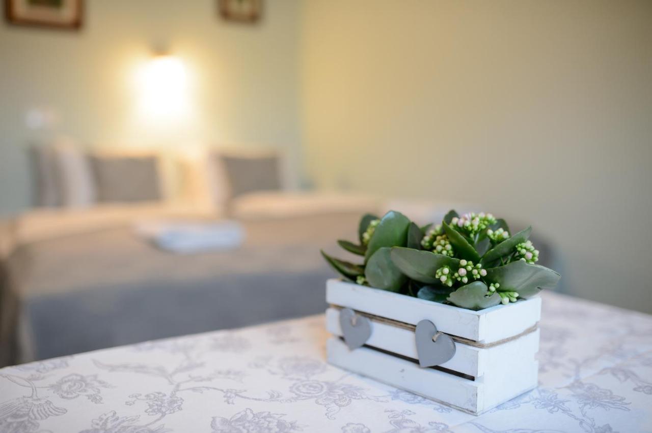Illaberek Panzio Hotel Eger Buitenkant foto
