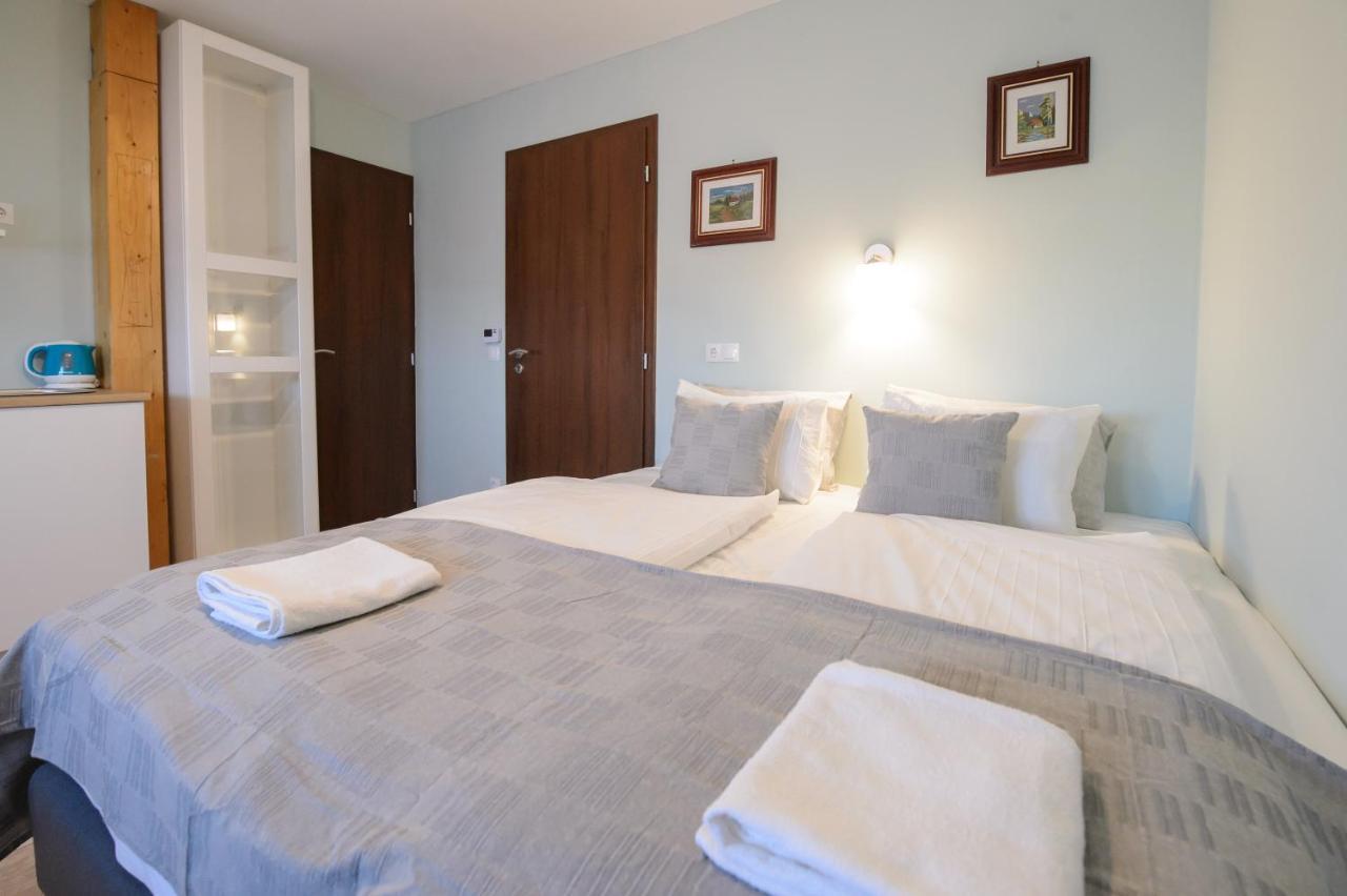 Illaberek Panzio Hotel Eger Buitenkant foto