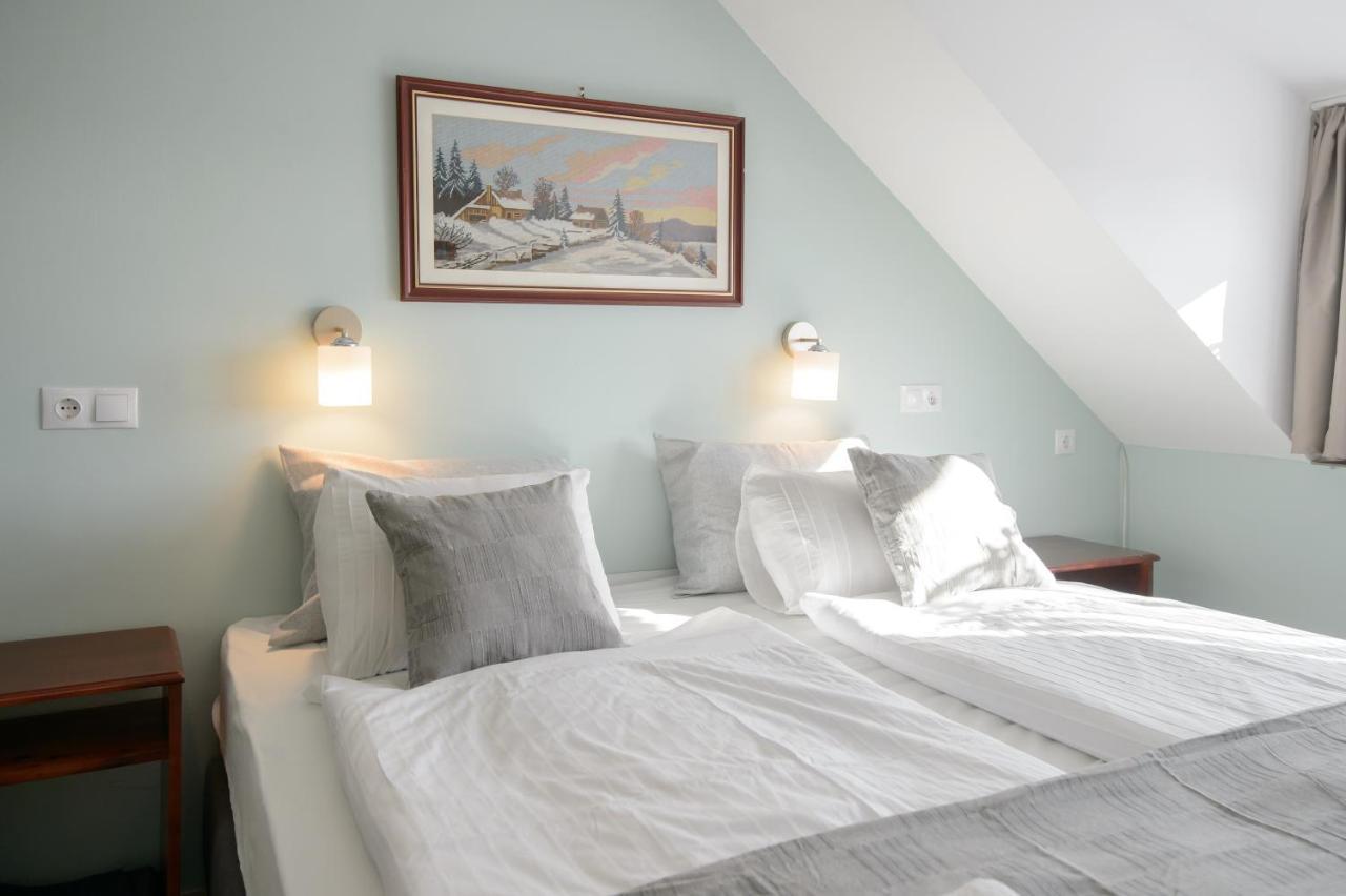 Illaberek Panzio Hotel Eger Buitenkant foto