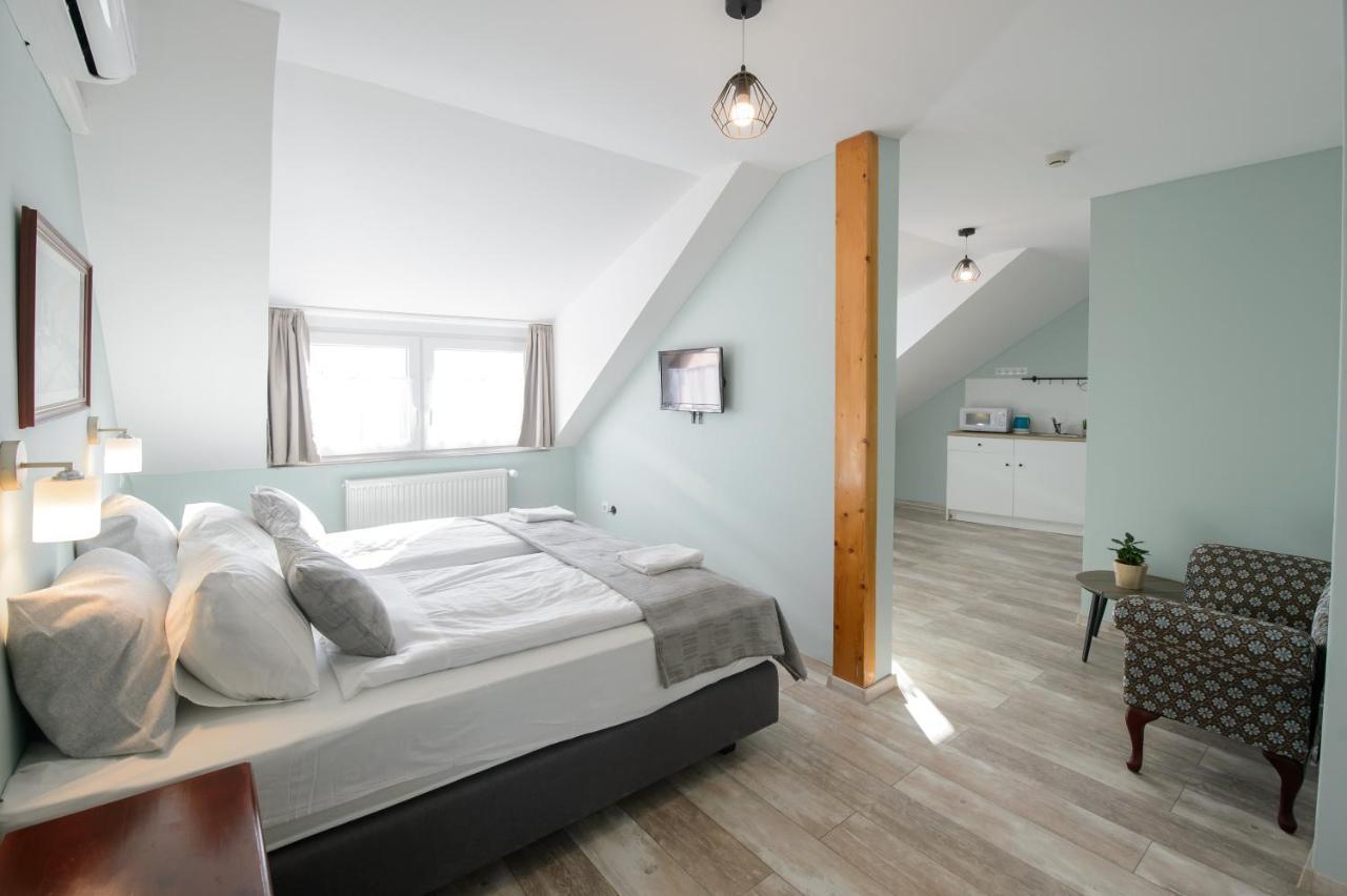 Illaberek Panzio Hotel Eger Buitenkant foto